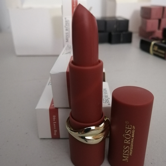 Lipsticks - Picture 3 of 5